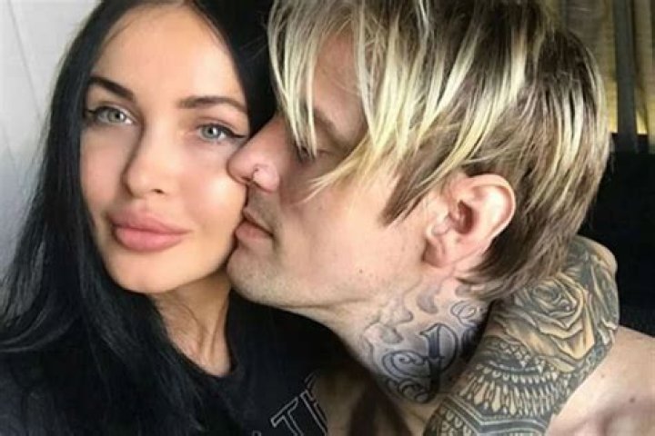 Aaron Carter’s Ex-Girlfriend Lina Valentina Claims Carter Family Is Trying To Help Him – Calls Fans ‘Enablers’