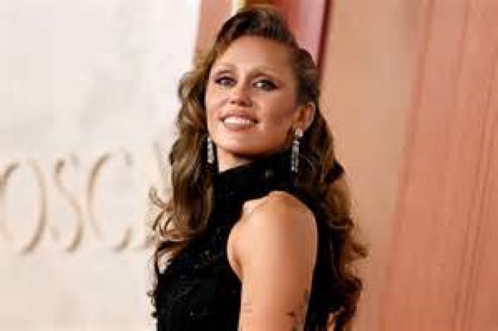 Does Noah Cyrus have a kid? – Celebrity