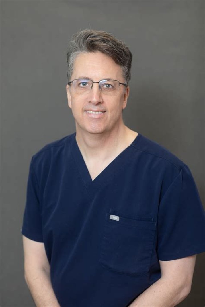 Dr. Robert Navarre Jr., MD – Toledo, OH