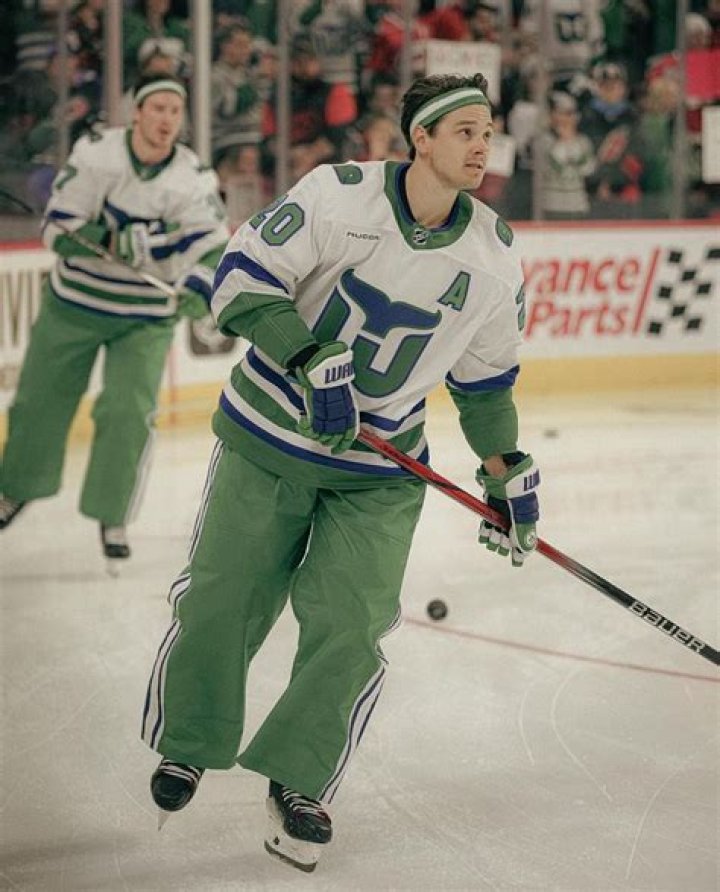 Easton Cowan Wiki, Age, Girlfriend, Height, Parents & Net Worth