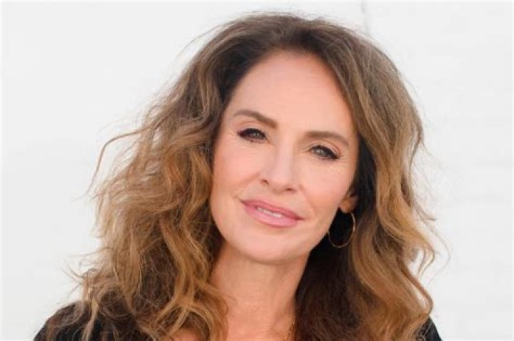 
How Much Money Does Amy Brenneman Make? Latest Income Salary
