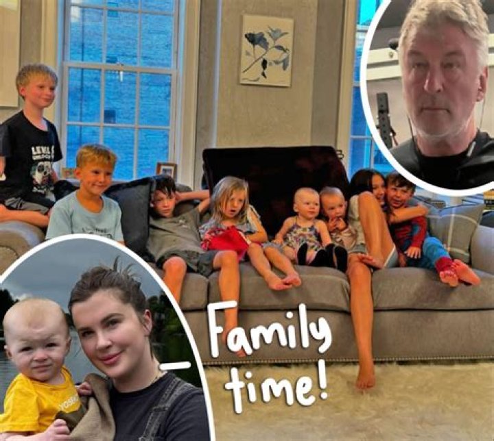 Is Ireland Baldwin close to her siblings? Does Ireland Baldwin have a sister?