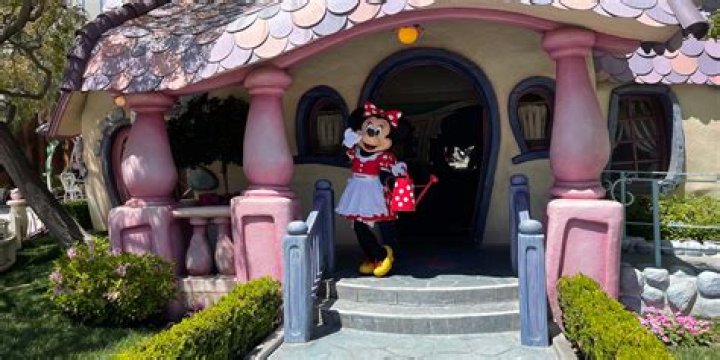 Is Mickey and Minnie’s house still at Disney World? – Celebrity