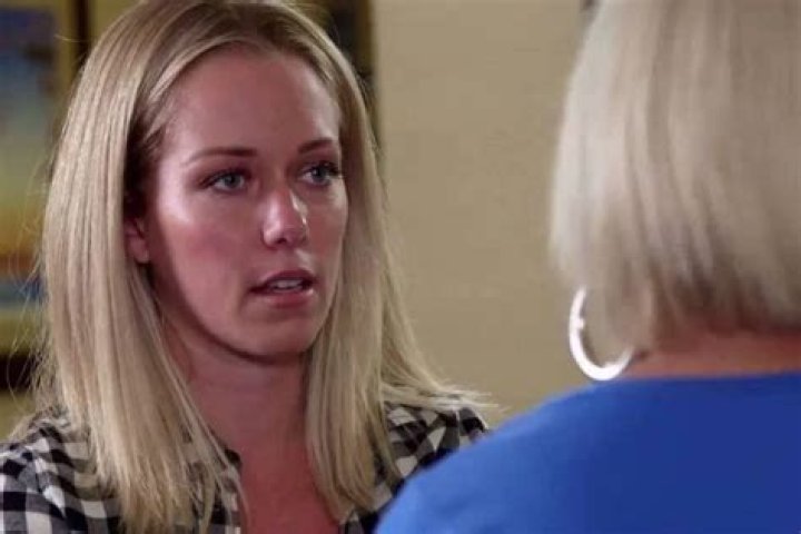 Kendra Wilkinson Tells Fans Online She “Isn’t Looking For Sympathy” Following Hank Baskett Split