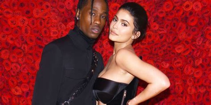 Kylie Jenner Shows Off The Gorgeous Flower Arrangement Travis Scott Prepared For Her For Valentine’s Day – Fans Wonder If He Proposed
