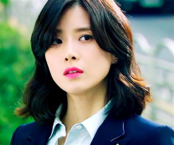 Lee Bo-young Biography - Facts, Childhood, Family Life & Achievements of South Korean Actress