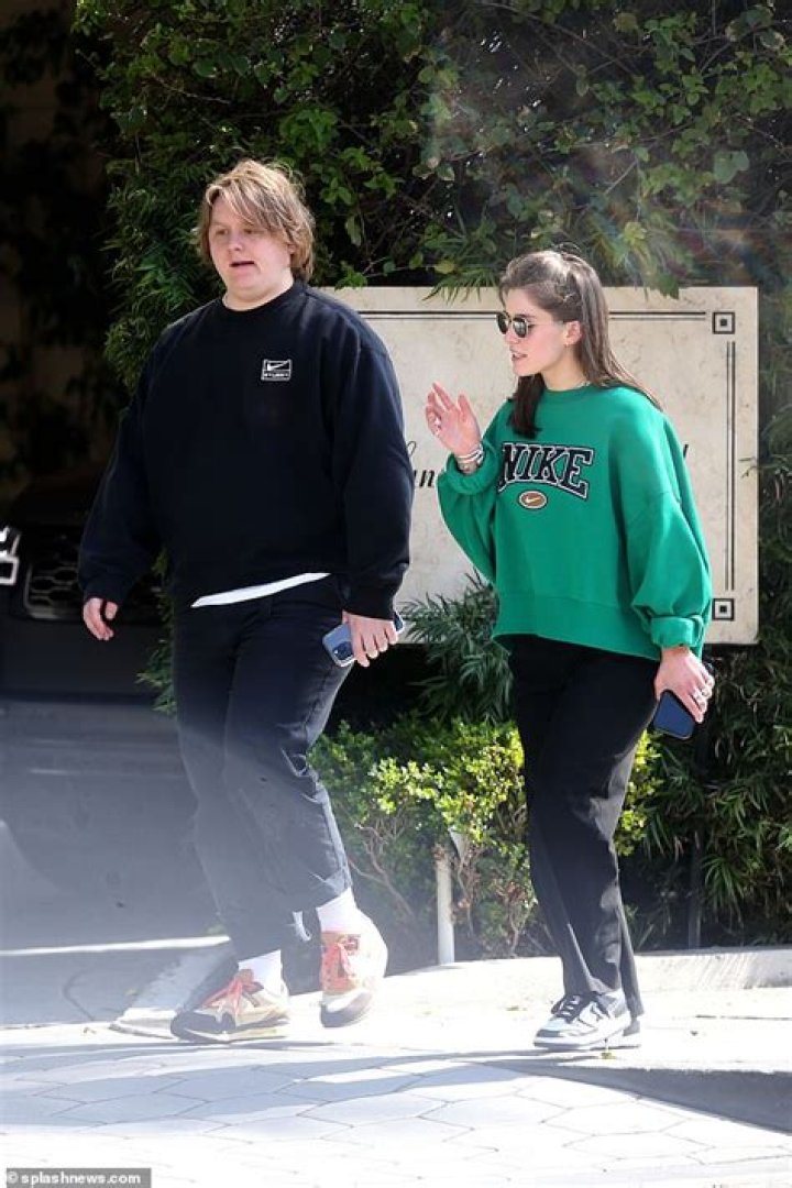 Lewis Capaldi family, girlfriend, children, parents, siblings