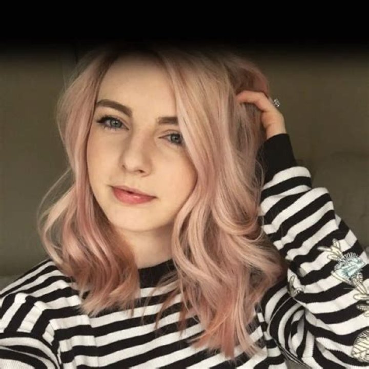 Lizzie LDShadowLady (Elizabeth) - Bio, Facts, Family Life of British YouTuber & gamer