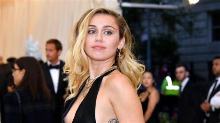 Miley Cyrus Talks Religion – Tells Hailey Baldwin Why She Left Her Church!