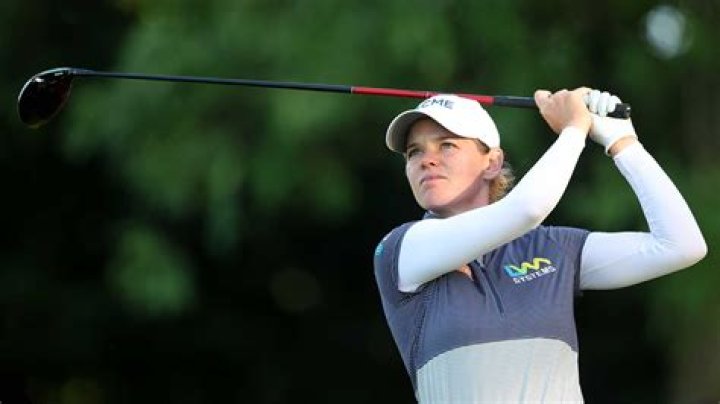 Who is Sarah Schmelzel caddie?